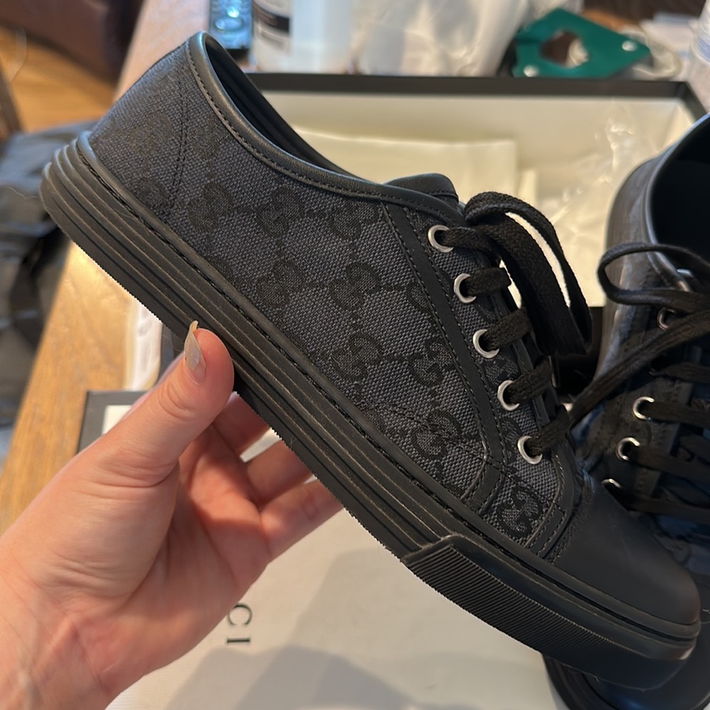 Authentic Gucci Sneakers size 38